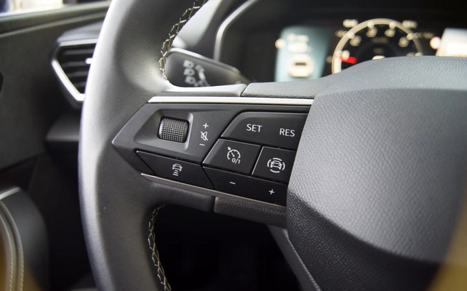 Seat Leon cena 77500 przebieg: 65906, rok produkcji 2021 z Kozienice małe 742